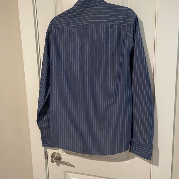 Untuckit button down long sleeves shirt - Picture 3 of 6